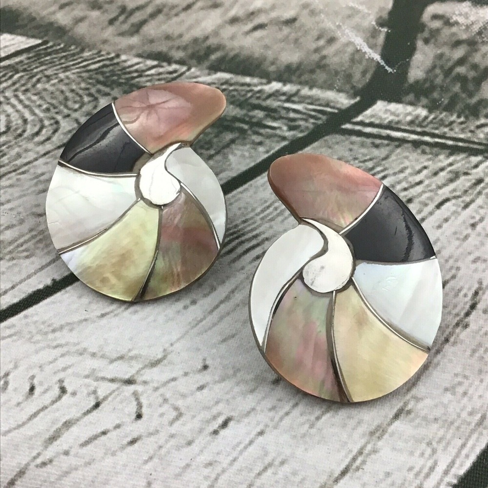 Metallic Iridescent Enamel SeaShell Stud Earrings Mod Fashion